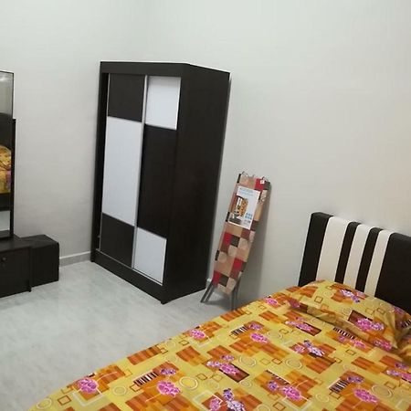 Homestay Damai Yusmila Kuala Terengganu Zewnętrze zdjęcie